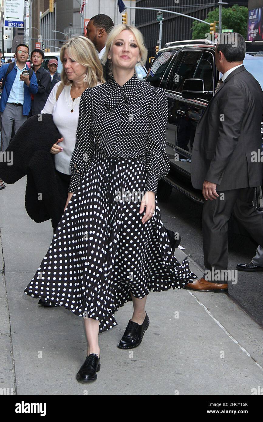 New York - NY - 20190516 The cast of Big Bang Theory arrive at The Late ...