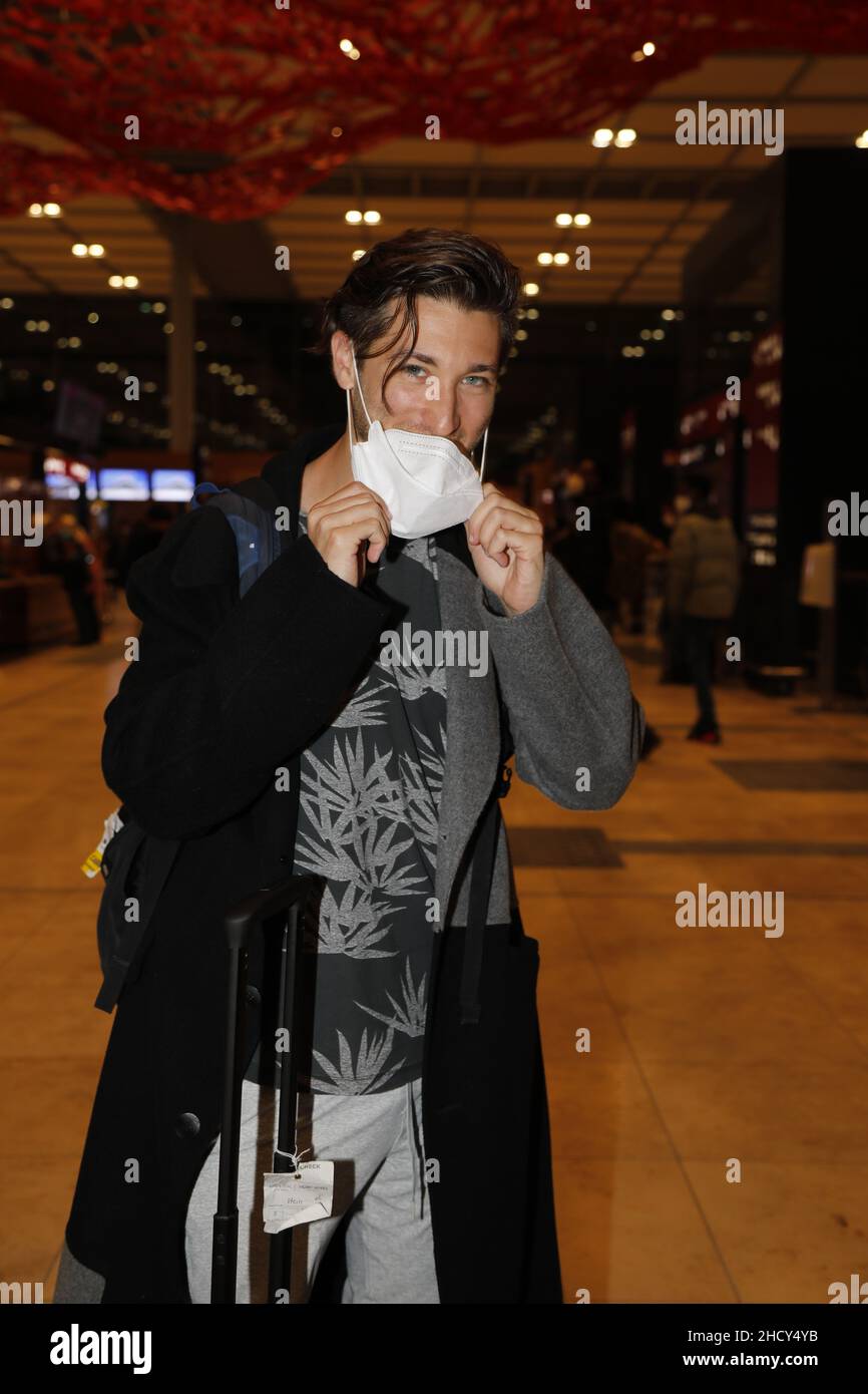 Justin Jesso bei der Abreise am Flughafen Berlin Brandenburg „Willy