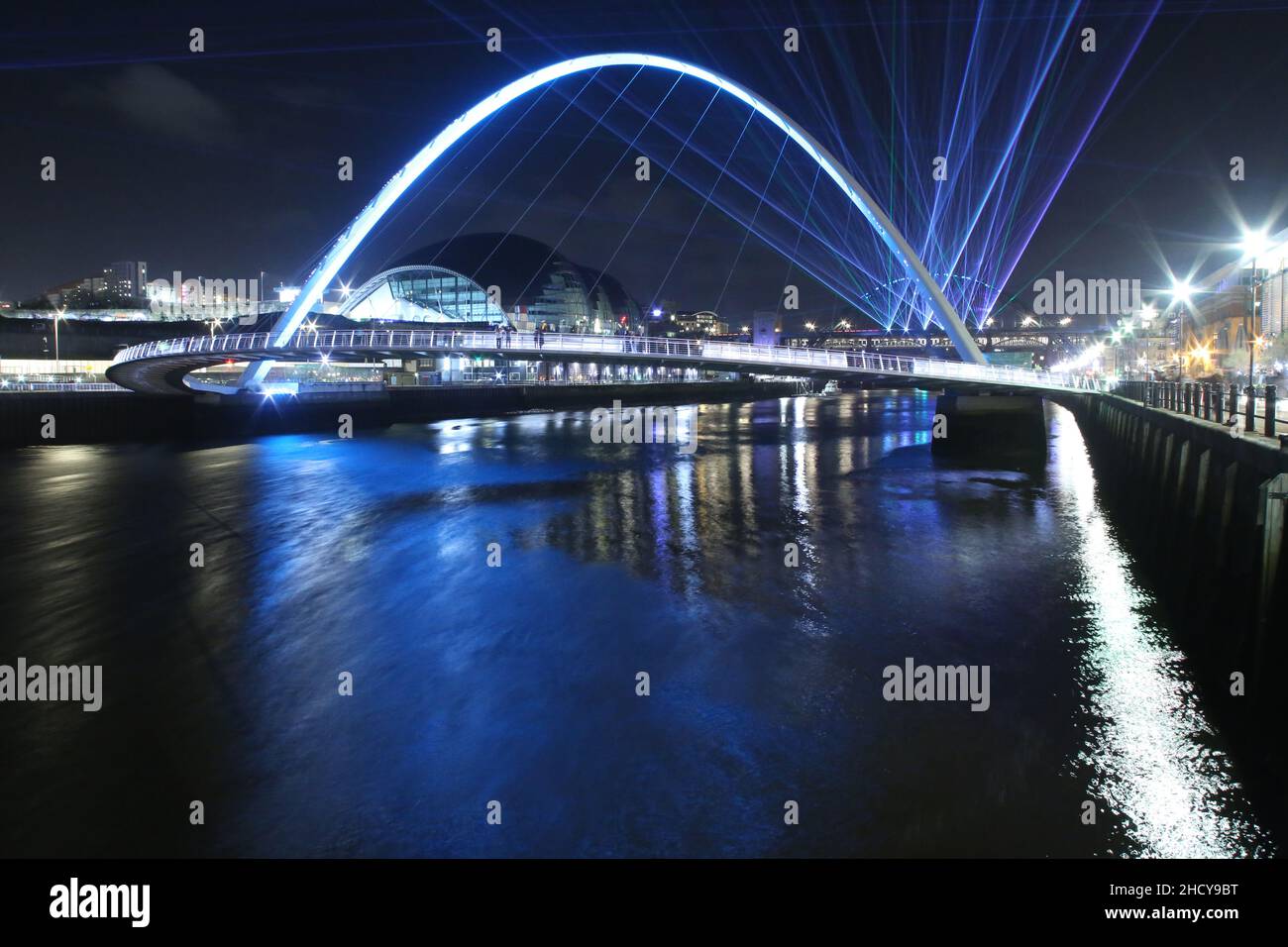 Newcastle upon Tyne, UK. 1st Jan 2021. New Year's Day Laser Light Show Over Newcastle's Skyline, Newcastle upon Tyne, UK, January 1st, 2022, Credit: DEW/Alamy Live News Stock Photo