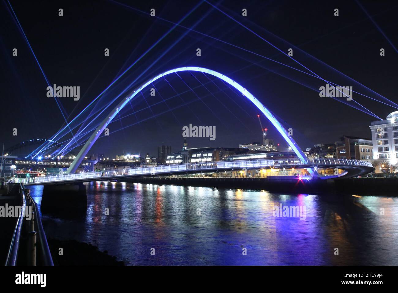 Newcastle upon Tyne, UK. 1st Jan 2021. New Year's Day Laser Light Show Over Newcastle's Skyline, Newcastle upon Tyne, UK, January 1st, 2022, Credit: DEW/Alamy Live News Stock Photo