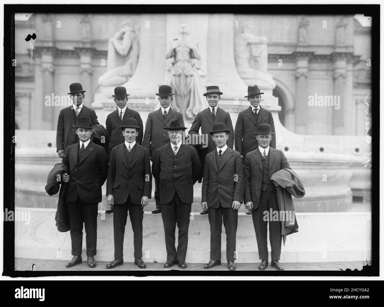 RESERVE ARMY, U.S. FRONT- MORRIS KLAIF; ANTHONY SCHETTINO; REP. A.P. GARDNER OF MASSACHUSETTS; SPONSOR OF GROUP, ISSEA SOHN; HUGO L. ANDERSON. REAR- CHARLES NEILCERT, MORRIS BORKIN; THOMAS Stock Photo