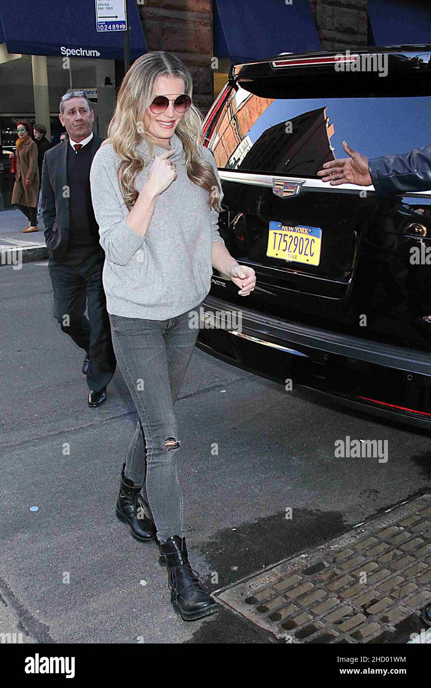 New York - NY - 20190214 Rebecca Romijn was seen arriving at Build