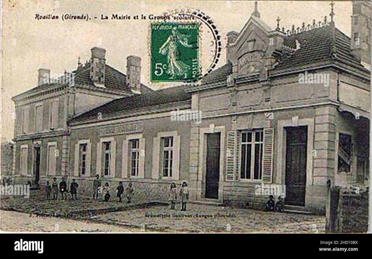 Roaillan groupe scolaire c Stock Photo Alamy