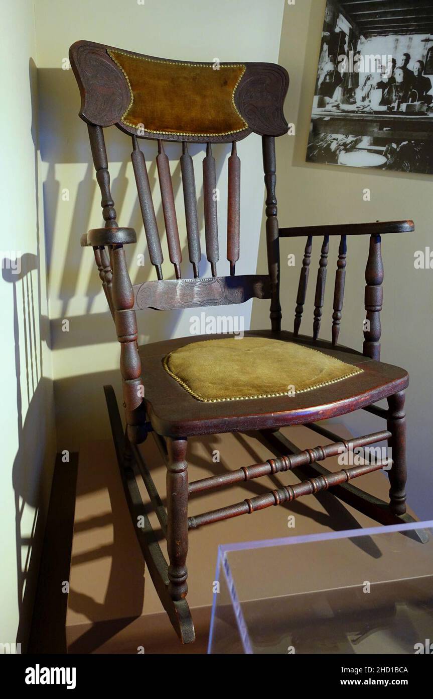 Rocking chair, Allen Chair Company, Concord Junction, 1910-1930, oak
