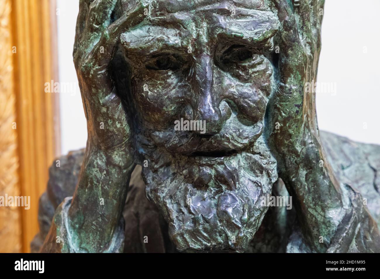 England, Dorset, Bournemouth, Russell-Cotes Museum, Bronze Sculpture of George Bernard Shaw by Kathleen Scott dated 1928 Stock Photo