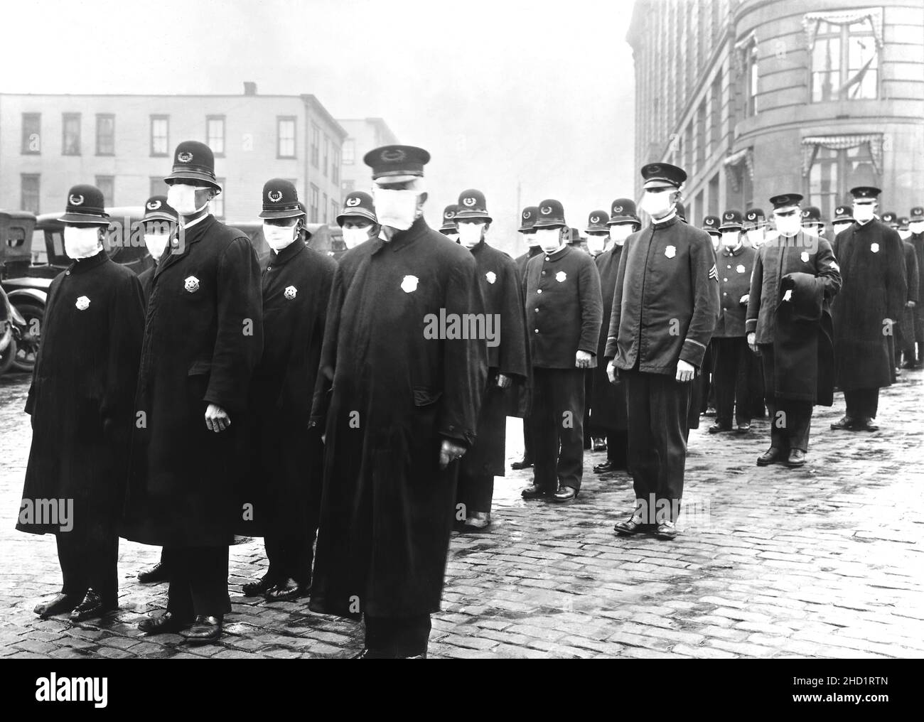 Policemen in Seattle wearing masks made by the Red Cross, during the influenza epidemic. December 1918 Stock Photo