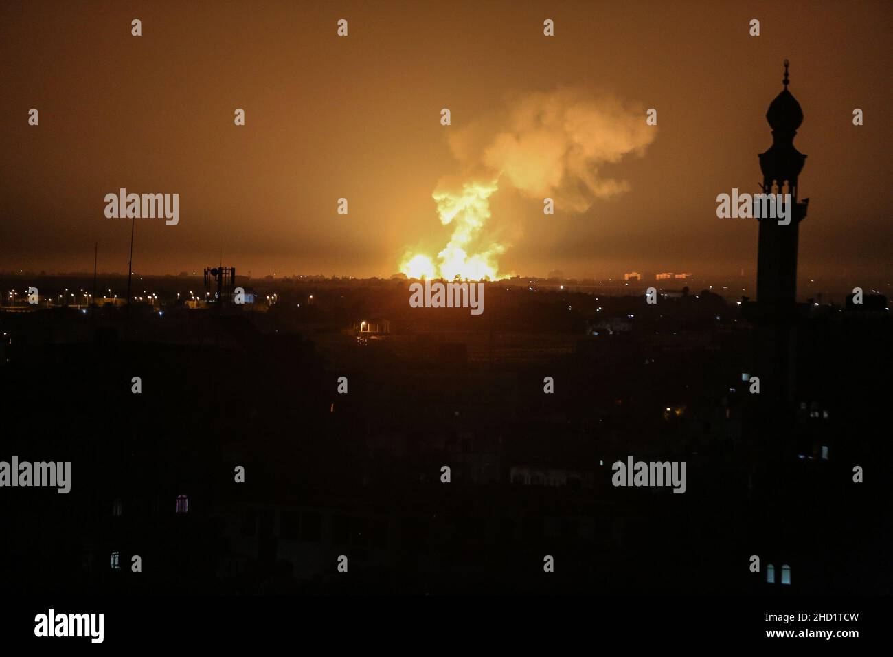 A ball of fire and smoke rises during Israeli airstrikes in Khan Yunis, in the southern Gaza Strip on January 2, 2022. Stock Photo