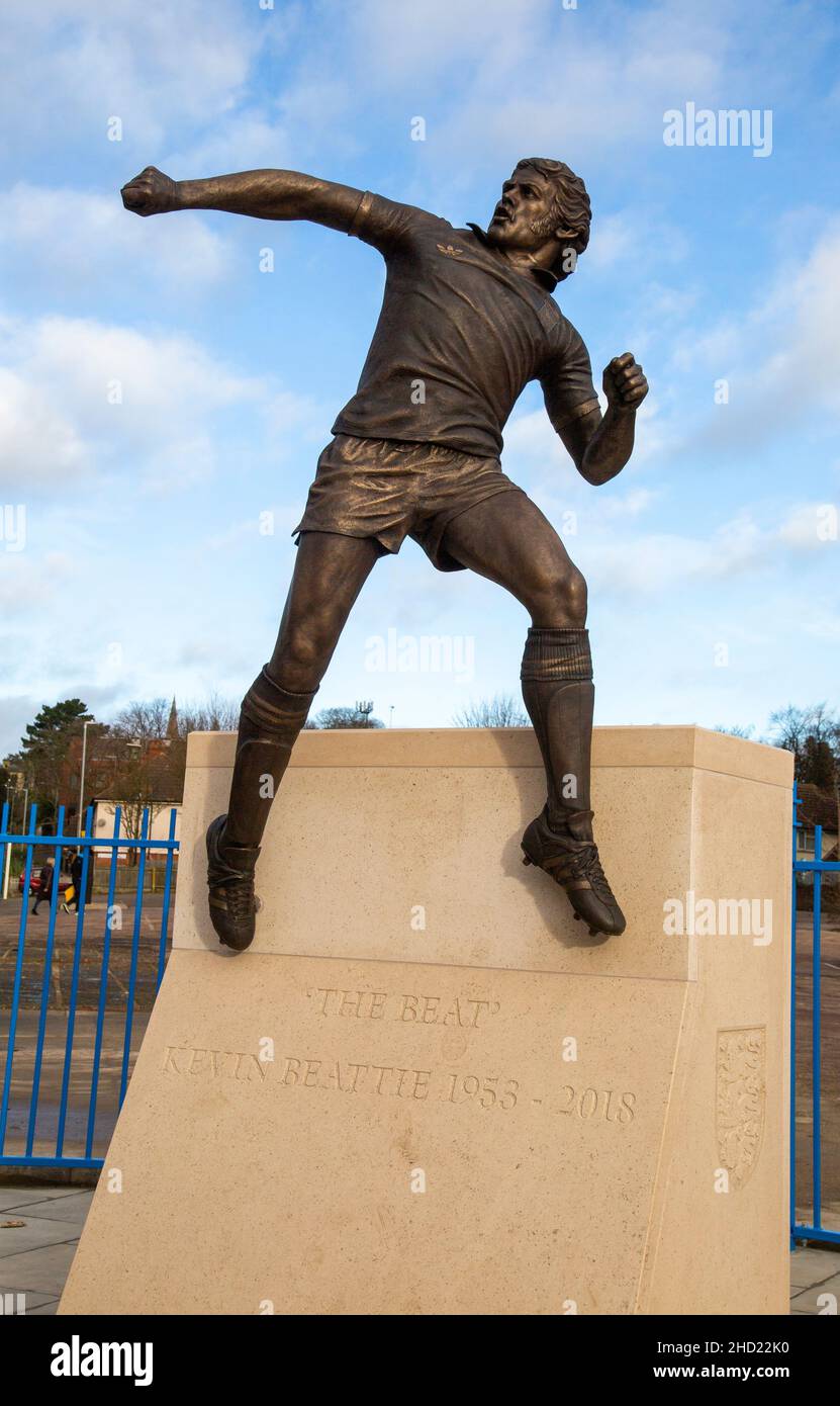 Bronze statue sculpture of footballer Kevin Beattie 1953-2018, Portman Road, Ipswich, Suffolk, England, UK Stock Photo