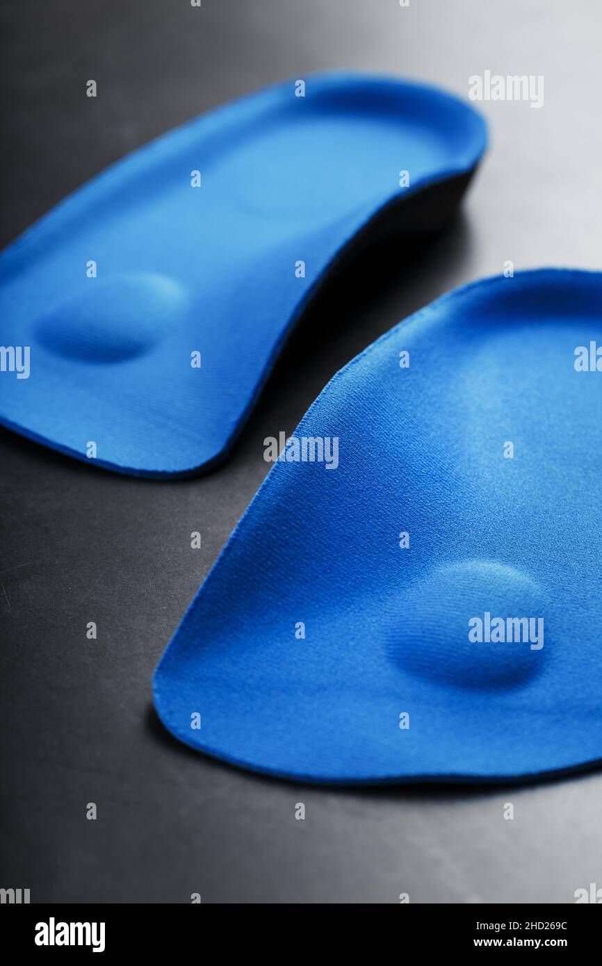 Orthopedic insoles for correction of pronation of the foot on a dark