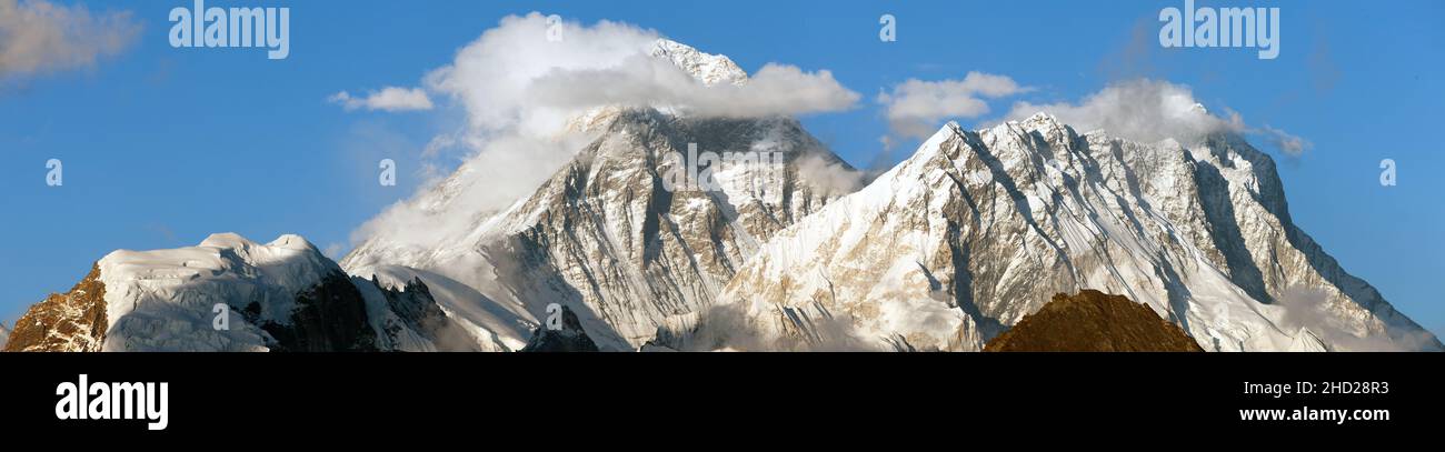 Evening panoramic view of mount Everest with beautiful clouds on the top from Gokyo Ri - Everest area, Sagarmatha national park, Khumbu valley, Nepal Stock Photo