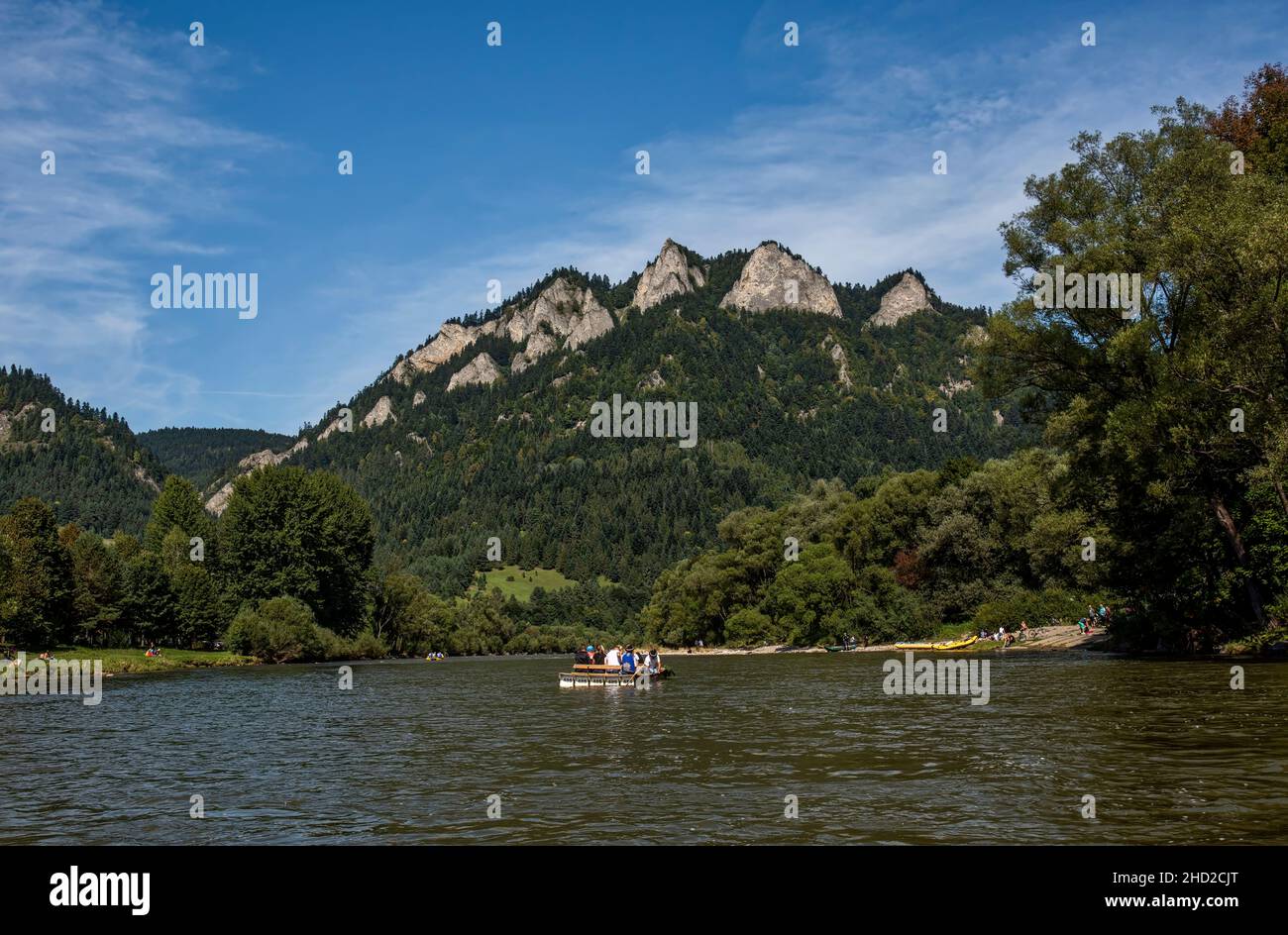 Rafting on Dunajec Border River in Pieniny in Poland and Slovakia with view at Trzy Korony Mountain Stock Photo