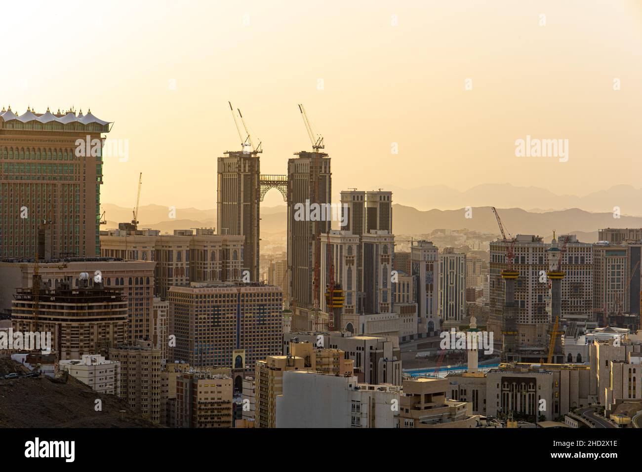Mecca city urban and Buildings , Saudi Arabia at sunset - Makkah al-Mukarramah مدينة مكة المكرمة - التوسعة - الحج Stock Photo