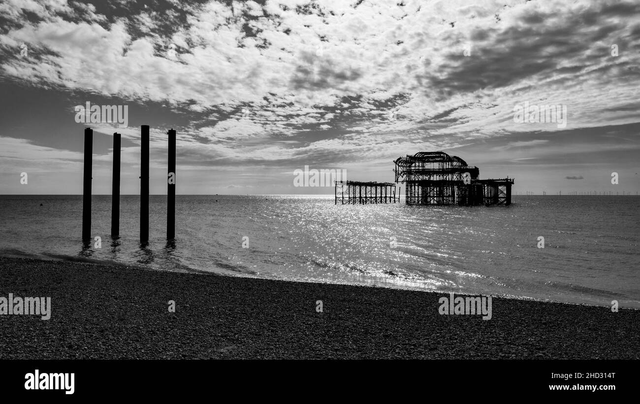 Brighton uk pier beach ocean Black and White Stock Photos & Images - Alamy