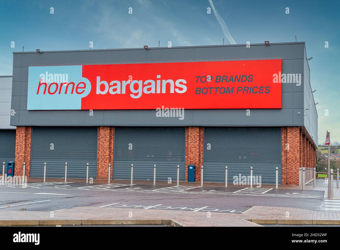 CHESTER, ENGLAND, UK - DECEMBER 25, 2021: View of a Home Bargains supermarket Stock Photo