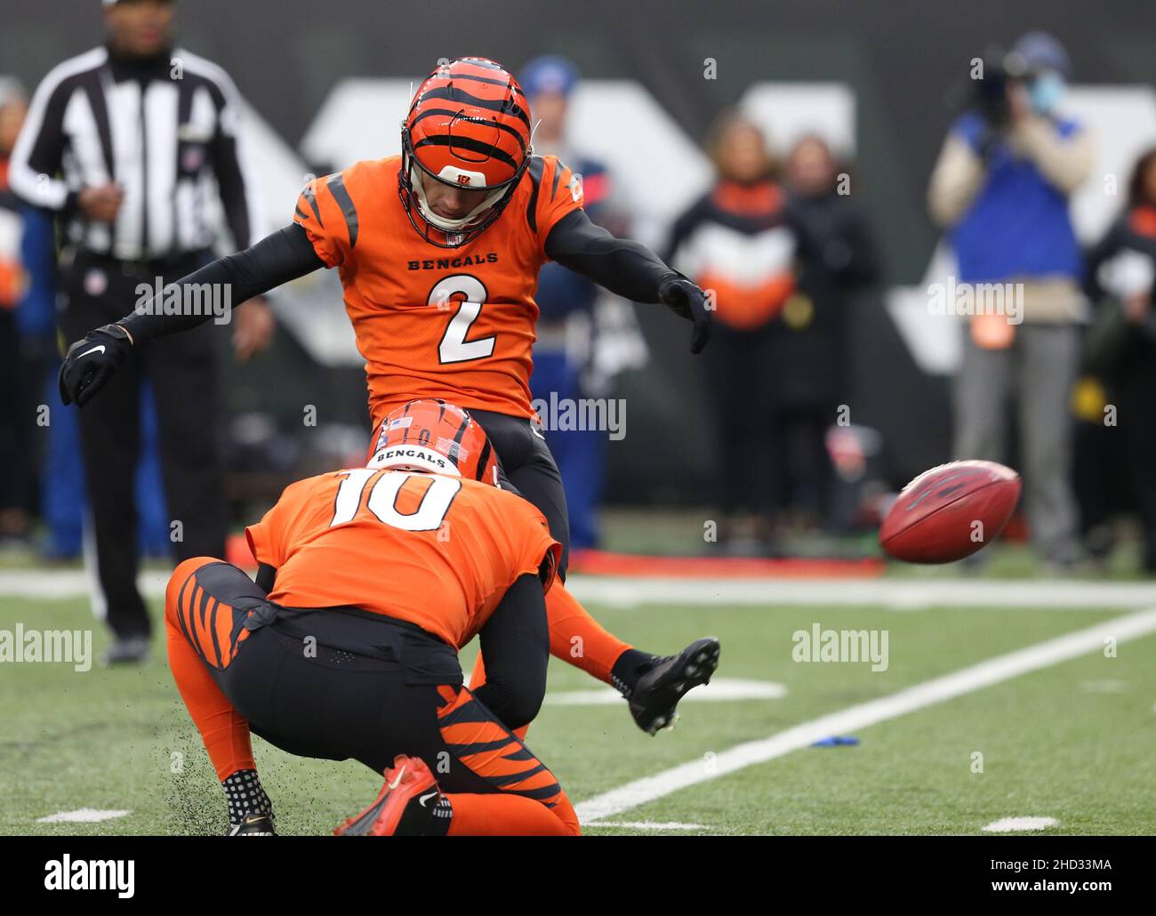 Bengals chiefs hi-res stock photography and images - Page 2 - Alamy