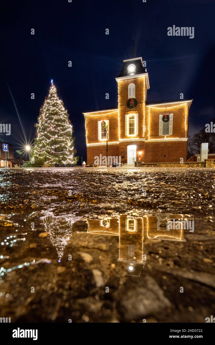 Christmas Tree and Lights at the Transylvania County Courthouse Main