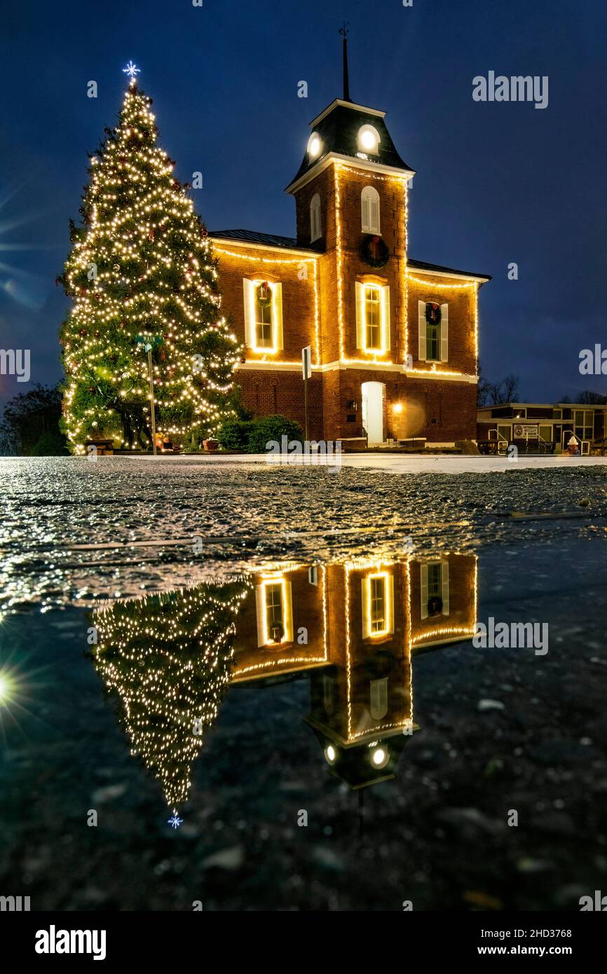 Christmas Tree and Lights at the Transylvania County Courthouse Main