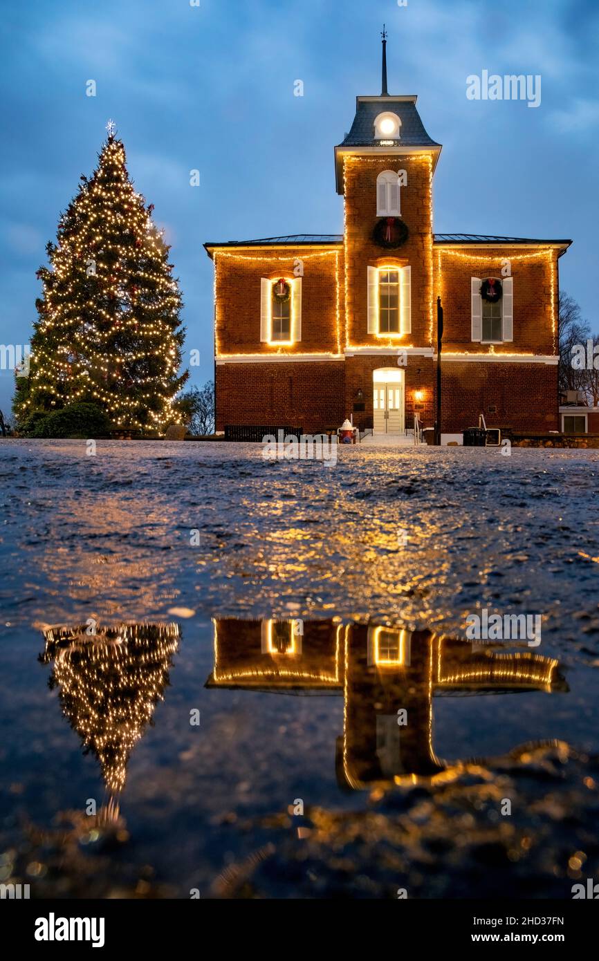 Christmas Tree and Lights at the Transylvania County Courthouse Main