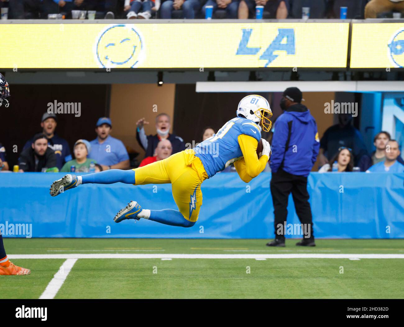 Inglewood, California, USA. 02nd Jan, 2022. Los Angeles Chargers wide receiver Mike Williams (81) makes a catch for a touchdown during the NFL game between the Los Angeles Chargers and the Denver Broncos at SoFi Stadium in Inglewood, California. Charles Baus/CSM/Alamy Live News Stock Photo