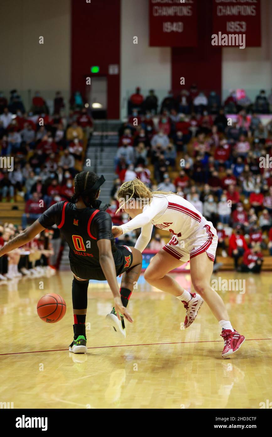 Bloomington, United States. 02nd Jan, 2022. Indiana Hoosiers guard Nicole Cardano-Hillary (R) plays against Maryland Terrapins guard Shyanne Sellers (L) during the National Collegiate Athletic Association (NCAA) women's basketball game in Bloomington. Indiana University beat Maryland 70-63. Credit: SOPA Images Limited/Alamy Live News Stock Photo