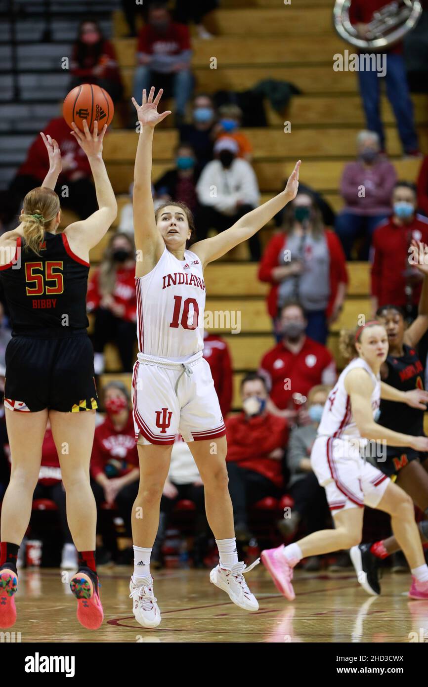 Bloomington, United States. 02nd Jan, 2022. Indiana Hoosiers forward Aleksa Gulbe (No.10) blocks Maryland Terrapins forward Chloe Bibby (No.55) during the National Collegiate Athletic Association (NCAA) women's basketball game in Bloomington. Indiana University beat Maryland 70-63. Credit: SOPA Images Limited/Alamy Live News Stock Photo