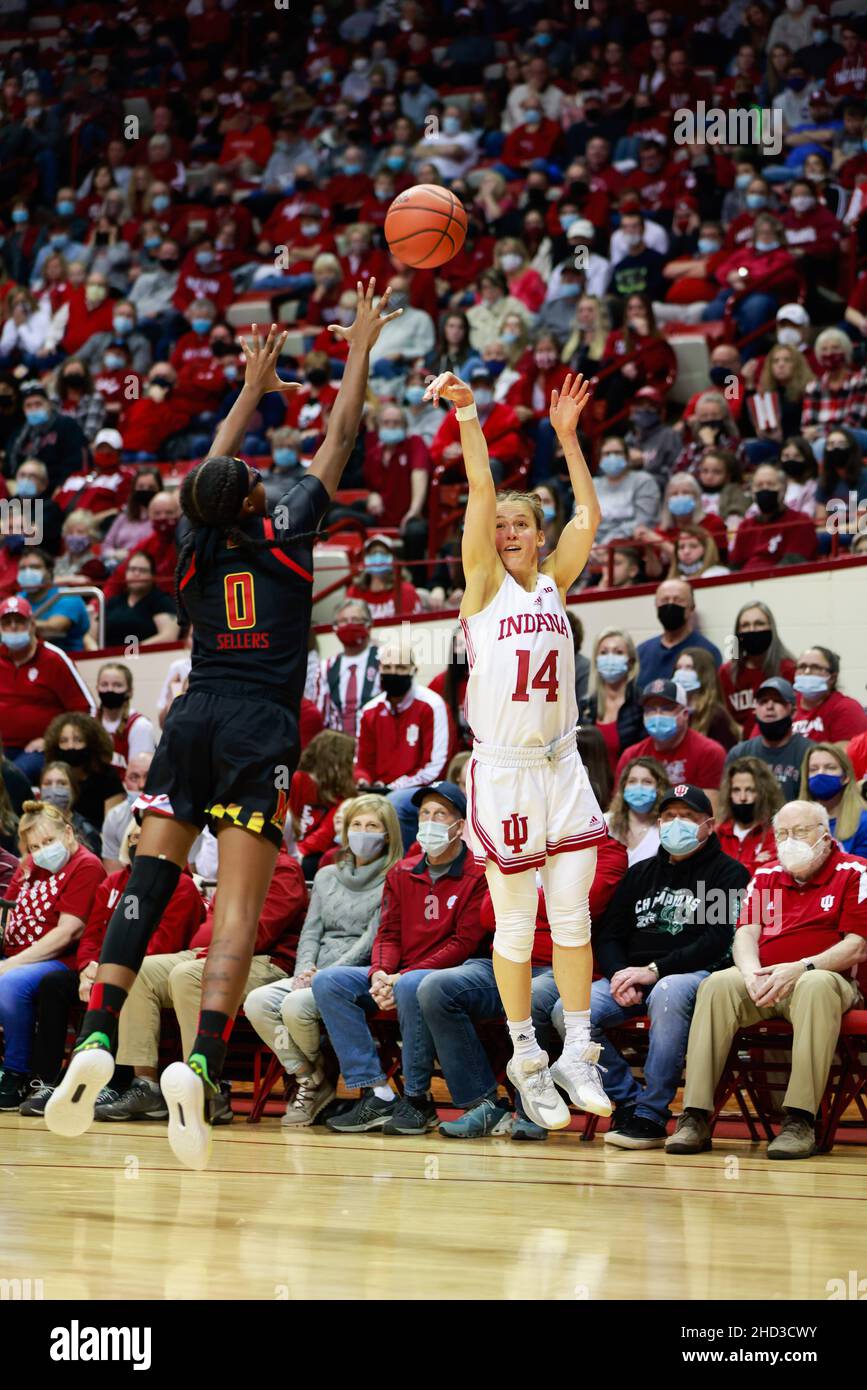 Bloomington, United States. 02nd Jan, 2022. Indiana Hoosiers guard Ali Patberg (No.14) shoots against Maryland Terrapins guard Shyanne Sellers (No.0) during the National Collegiate Athletic Association (NCAA) women's basketball game in Bloomington. Indiana University beat Maryland 70-63. Credit: SOPA Images Limited/Alamy Live News Stock Photo