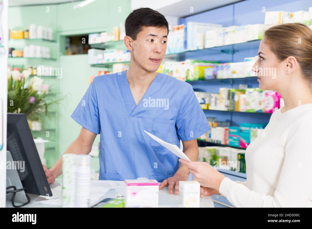 Young chinese woman pharmacist hi-res stock photography and images - Alamy