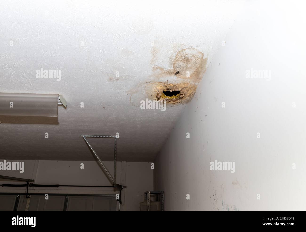 Water leak ceiling hires stock photography and images Alamy