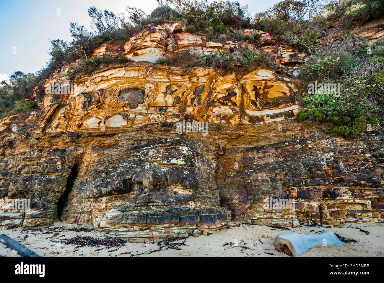 layered sedimentary Hawkesbury Sandstone rock formation at Maitland Bay, Bouddi National Park, Central Coast, New South Wales, Australia Stock Photo