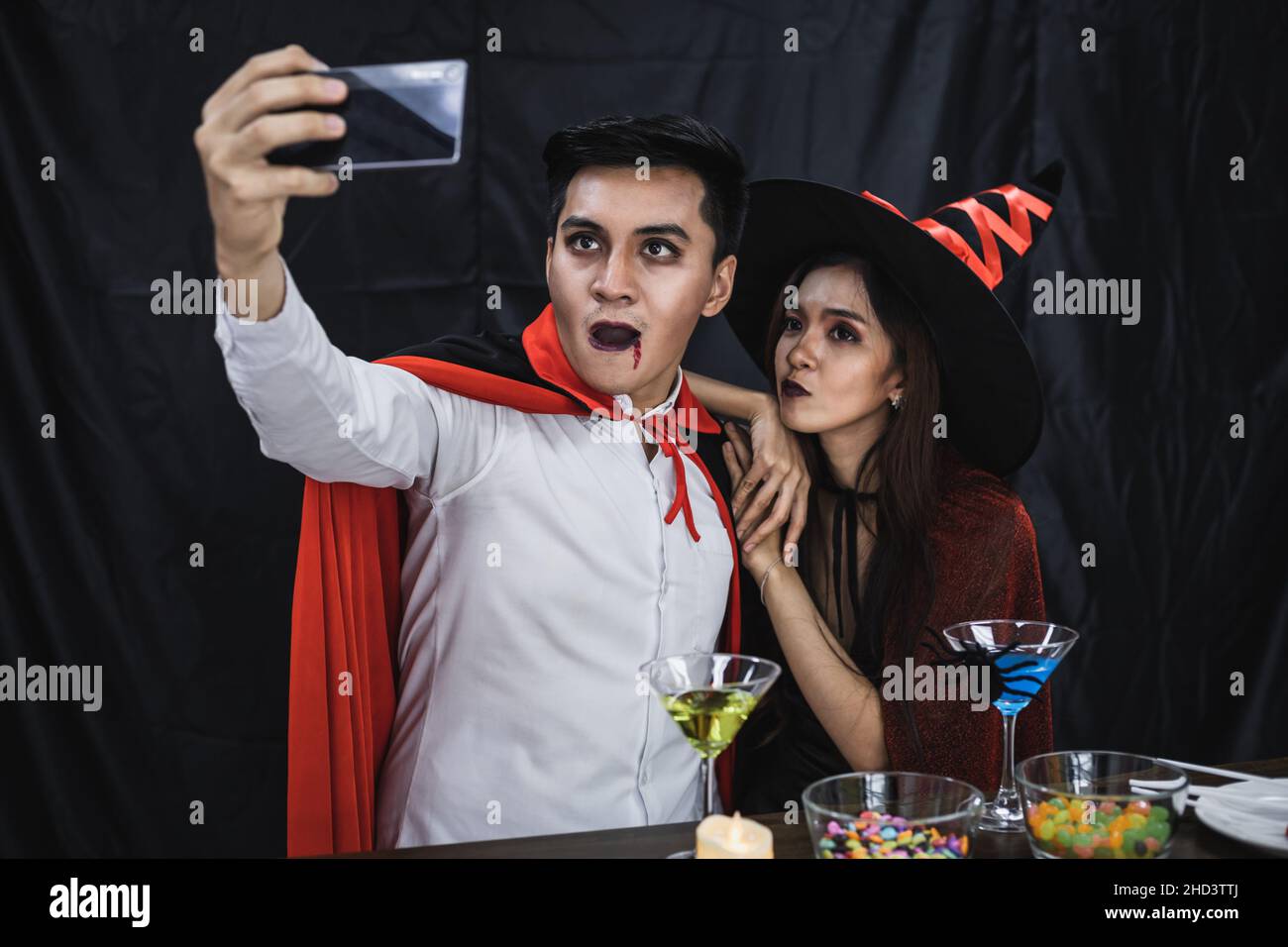 Costume par hi-res stock photography and images - Alamy