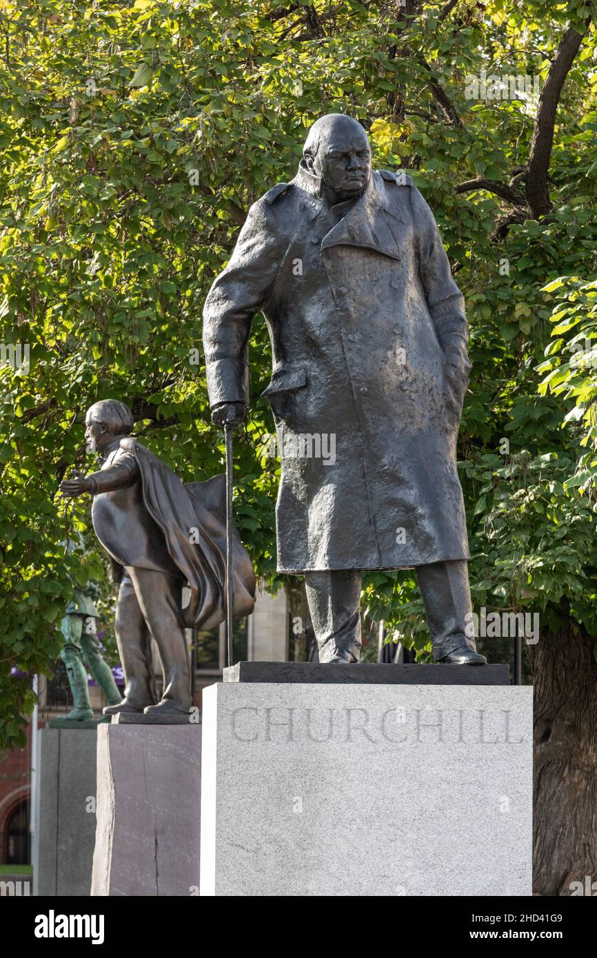 Bronze statue of Sir Winston Churchill, former British Prime Minister, Parliament Square, Westminster, London, England Stock Photo