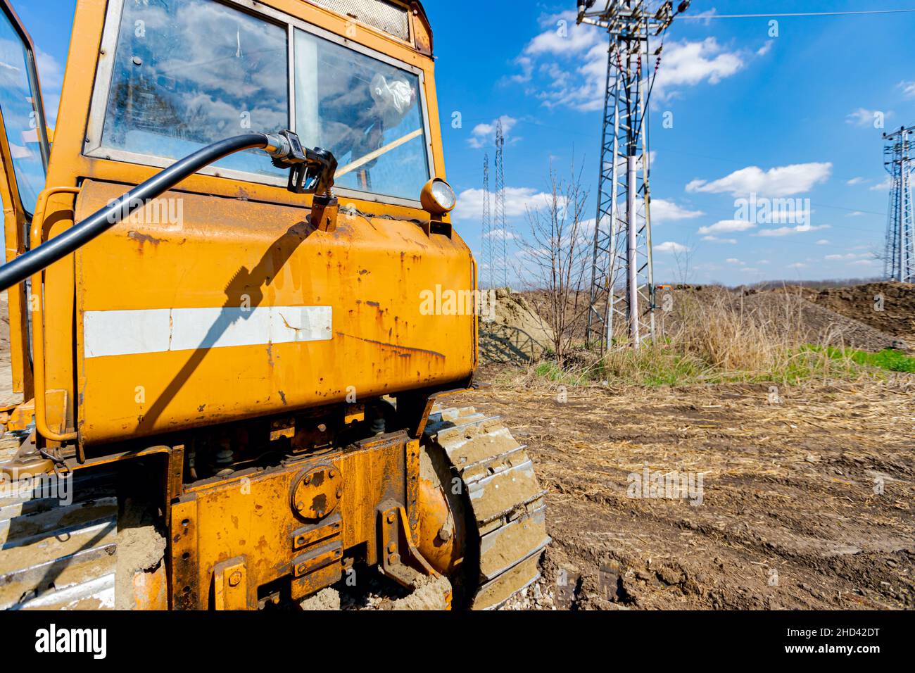 Fuel pump gun inserted in the reservoir of construction machine, pour