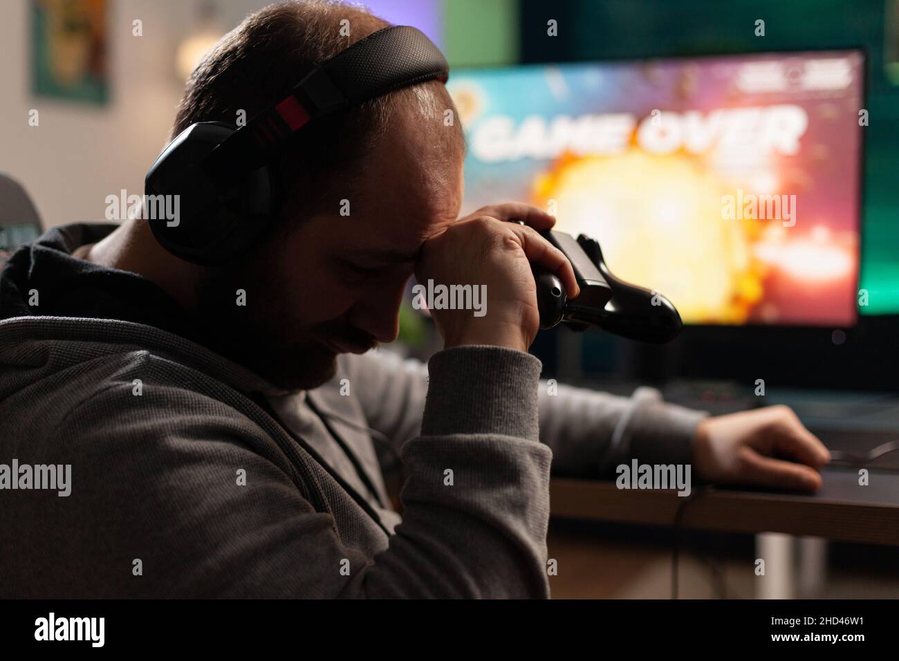 Sad computer player hi-res stock photography and images - Alamy