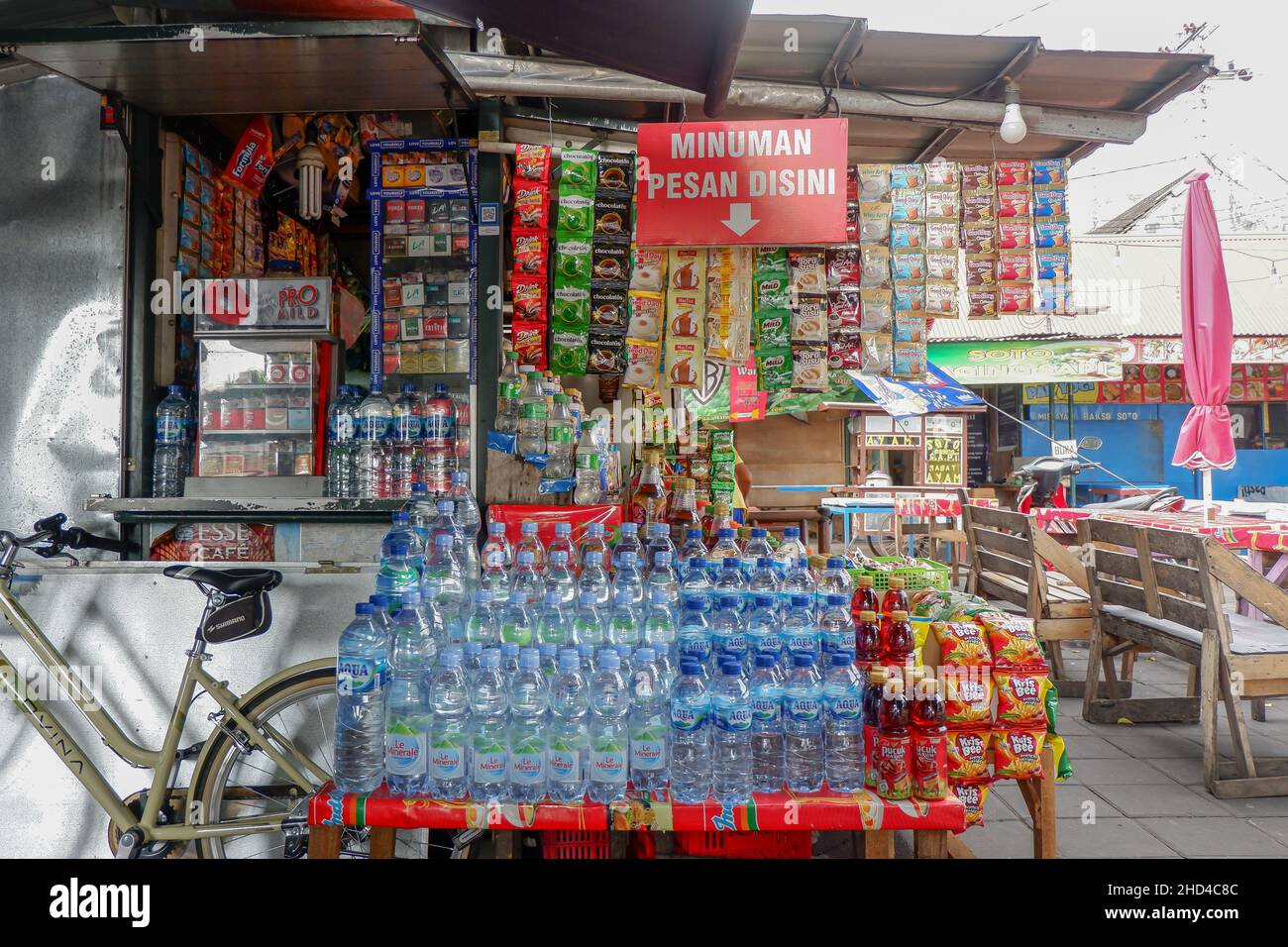 Yogyakarta, Indonesia - November 20 2021 : a grocery store that sells snacks, drinks and daily necessities Stock Photo