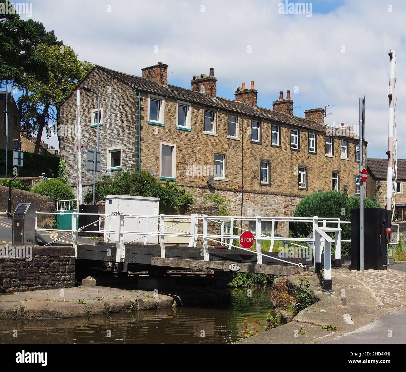 Swing bridge on the Thanet Canal or Springs Branch of the Leeds and Liverpool canal which runs from Skipton to Skipton castle. Stock Photo
