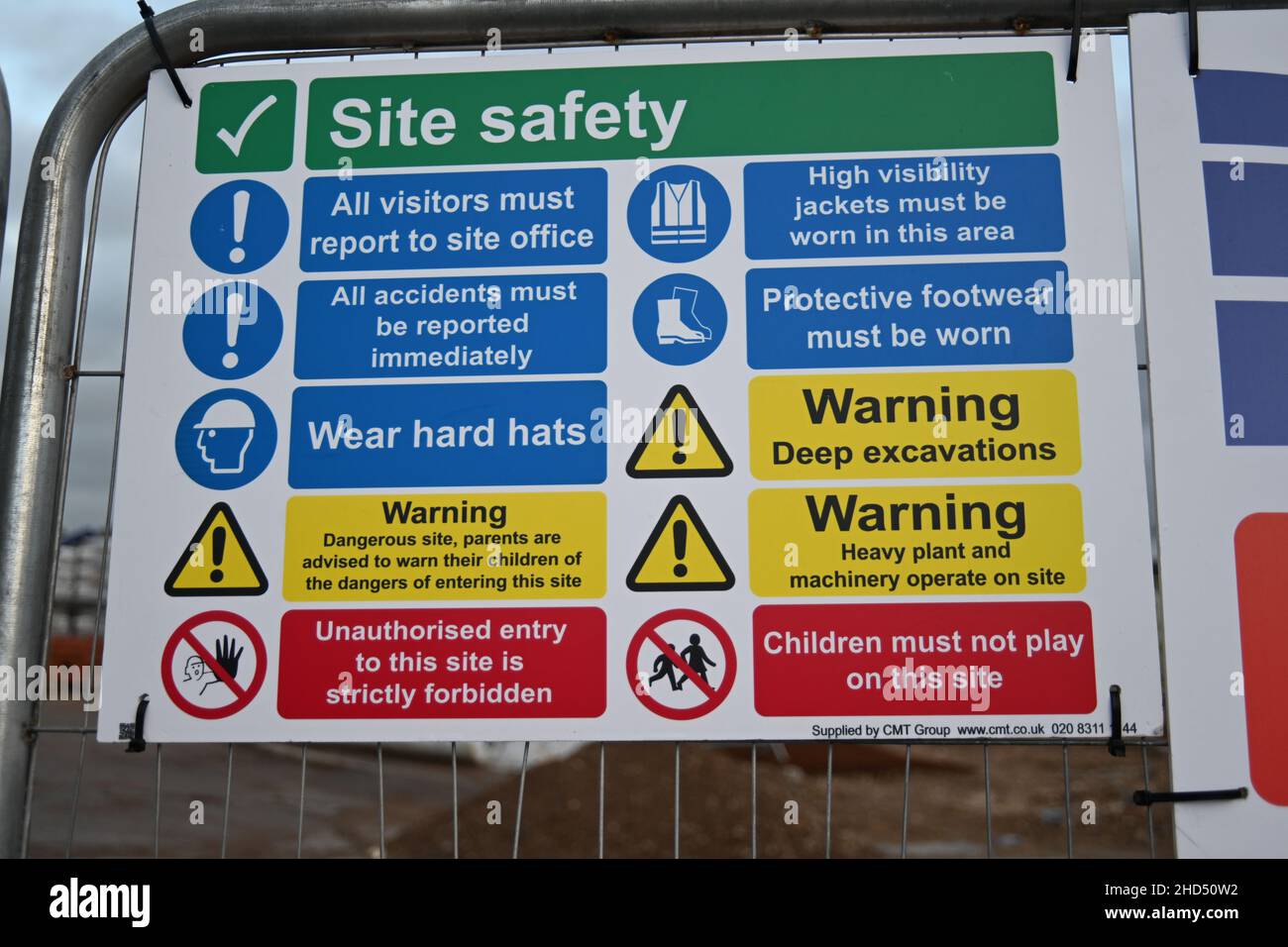 Safety signage hi-res stock photography and images - Alamy