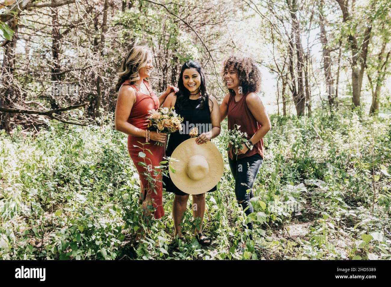 Group of women laughing hi-res stock photography and images - Alamy