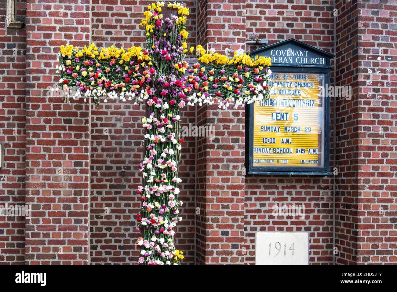 Cross bedecked with spring flowers during lent Stock Photo
