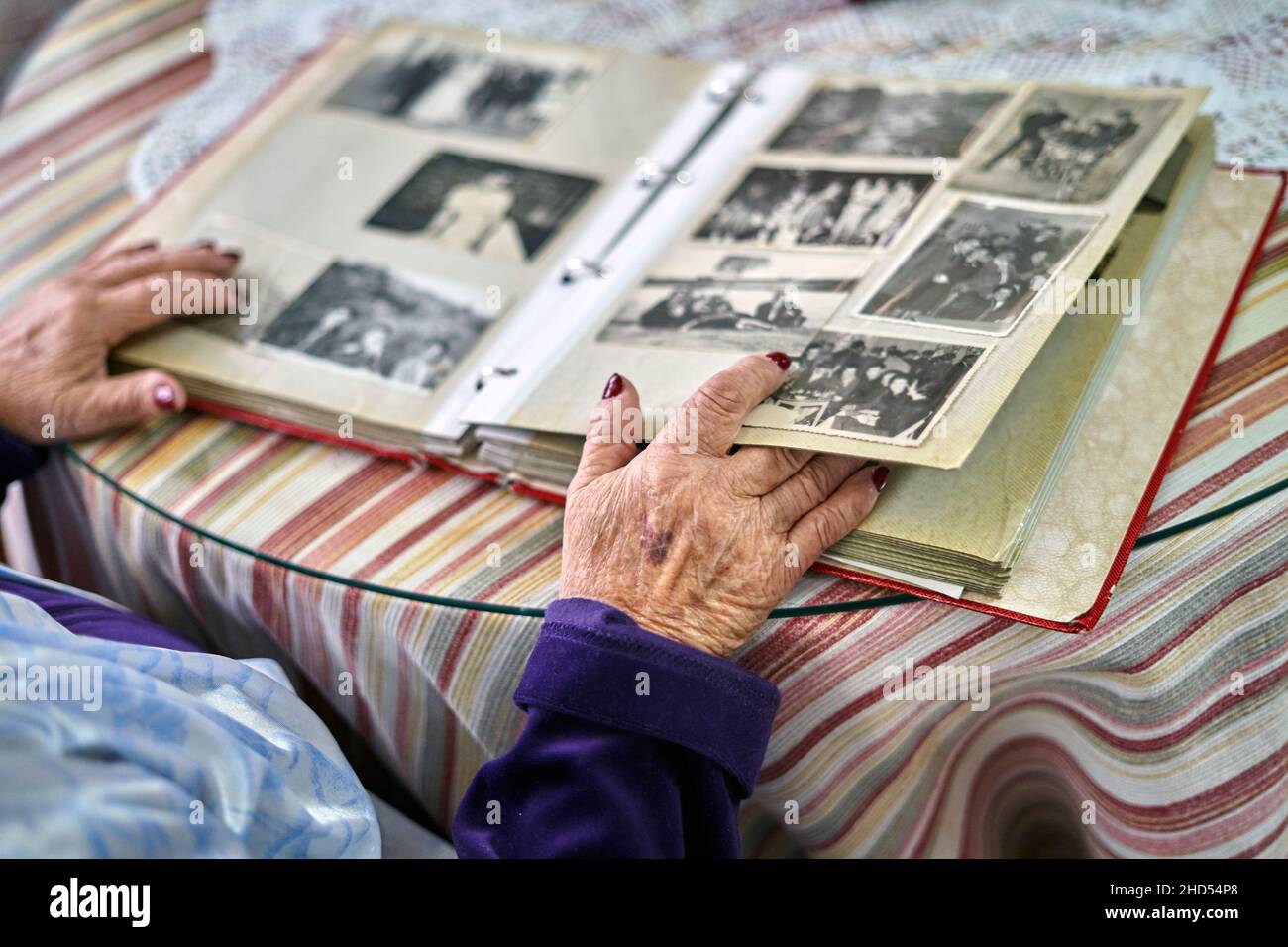 Unrecognizable senior hi-res stock photography and images - Alamy