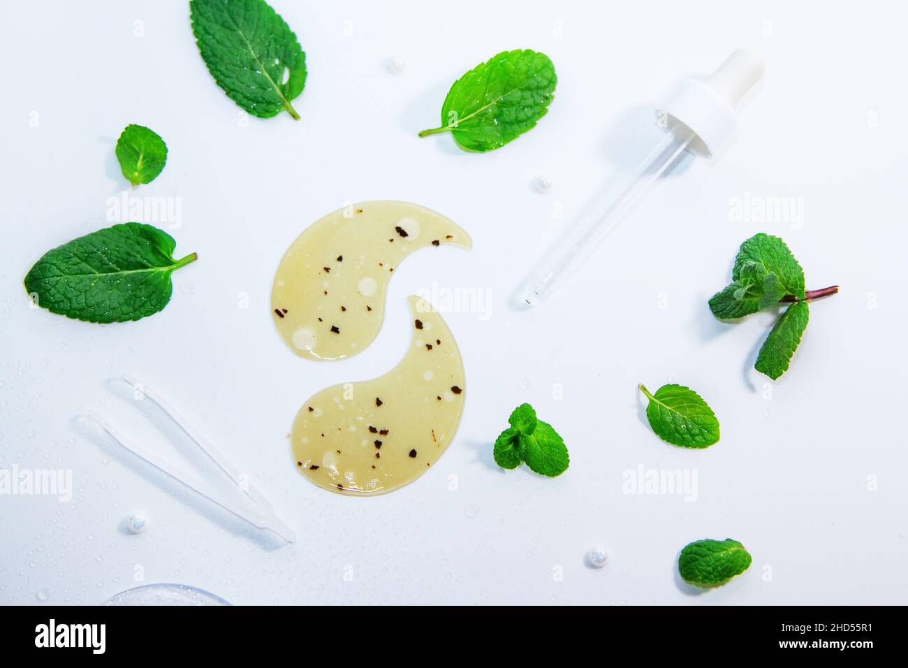 Hydrogel cosmetic moisturizing and refreshing collagen eye patches on