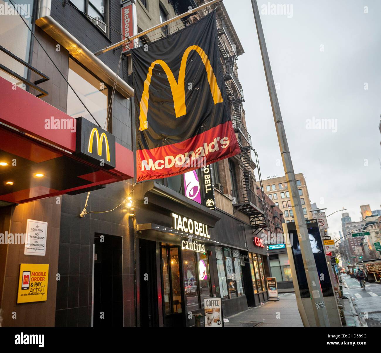 A McDonald’s restaurant next to a Taco Bell Cantina in the Chelsea neighborhood in New York on Saturday, January 1, 2022. (© Richard B. Levine) Stock Photo