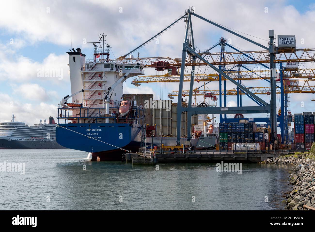 Crane port of belfast hi-res stock photography and images - Alamy