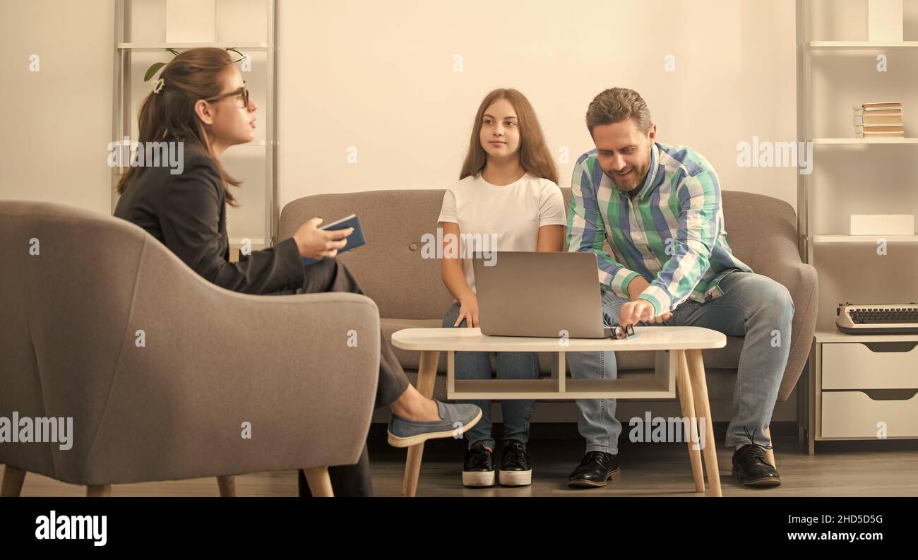 psychologist give family therapy for dad and daughter girl