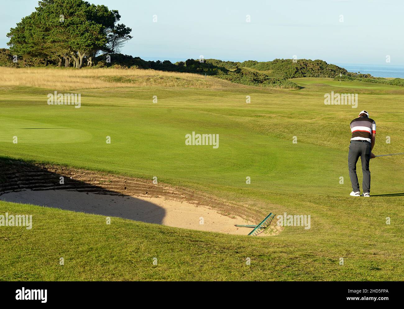 Chipping to the hole from off the green ay Murcar Golf Course, Aberdeen, Scotland Stock Photo