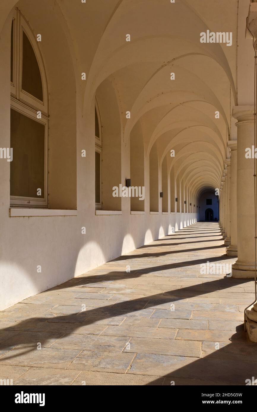 Castle horse stable hi-res stock photography and images - Alamy