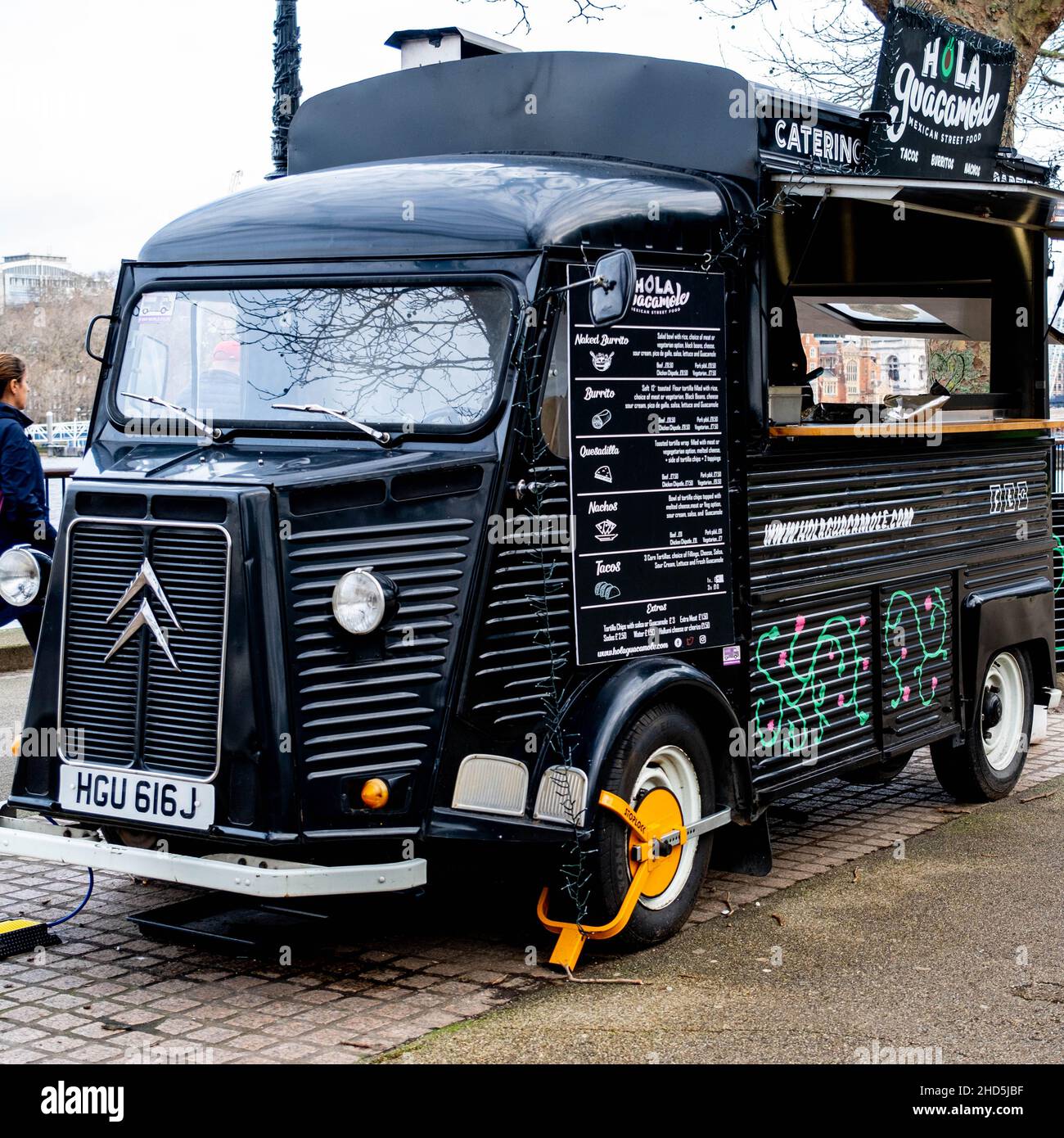 Mobile food van hi-res stock photography and images - Alamy