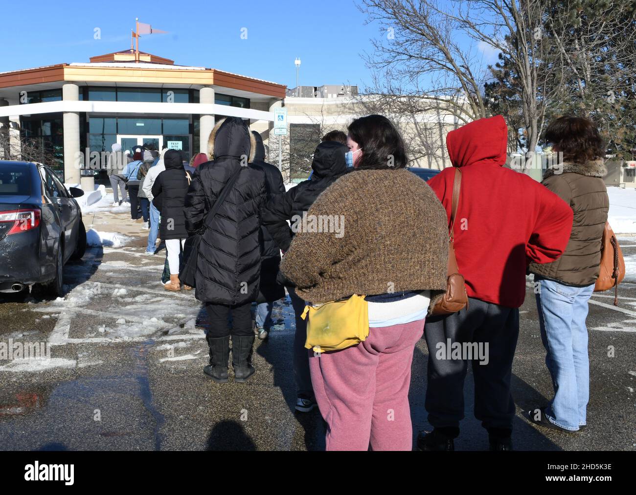 Racine, Wisconsin, USA. 3rd Jan, 2022. Dozens of people waited in a windchill of seven degrees (21-degree temperature) for COVID-19 tests at Festival Hall along the Lake Michigan shoreline in Racine, Wisconsin Monday January 3, 2022 for COVID-19 tests administered by the Wisconsin National Guard for the City of Racine health department. (Credit Image: © Mark Hertzberg/ZUMA Press Wire) Credit: ZUMA Press, Inc./Alamy Live News Stock Photo