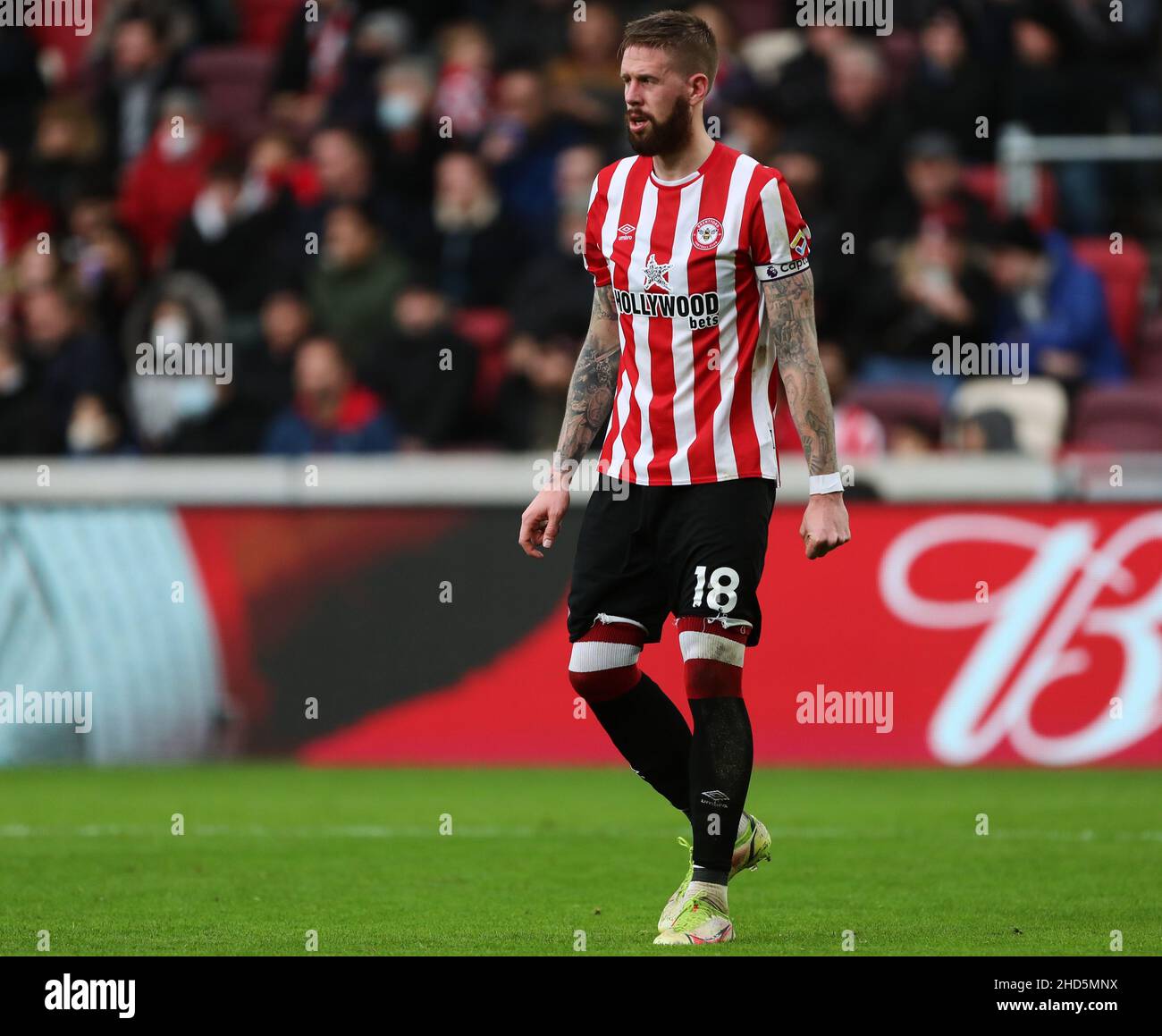 BRENTFORD, ENGLAND - JANUARY 02: Pontus Jansson of Brentford during the Premier League match between Brentford and Aston Villa at Brentford Community Stadium on January 2, 2022 in Brentford, England. (Photo by Ben Peters/MB Media) Stock Photo