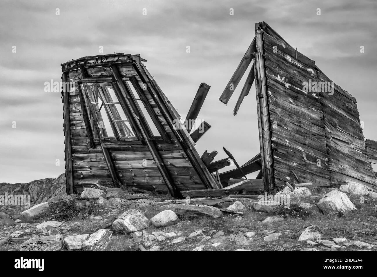 All that's left of an old hunting and whaling cabin BW, Danmark O, Scoresby Sund, East Greenland Stock Photo
