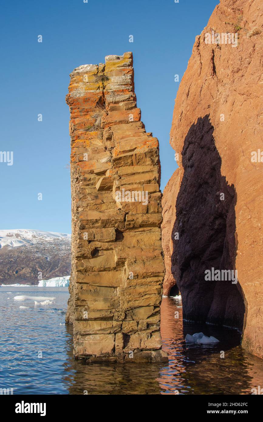 Basaltic dyke with columnar structure, Rode O, Rodefjord, Scoresby Sund, Greenland Stock Photo